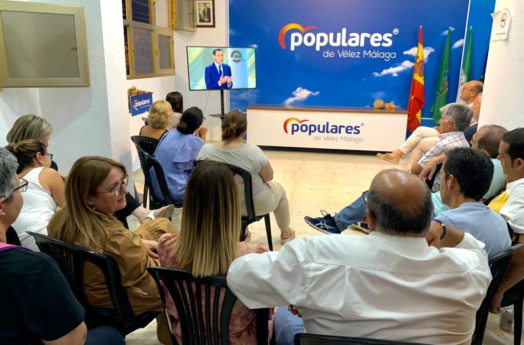El Partido Popular de Vélez se reúne para seguir en nuestra sede el debate para las elecciones