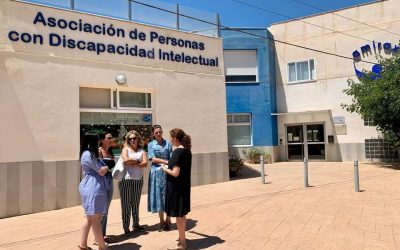 Rocío Ruiz conoce la encomiable labor de AMIRAX