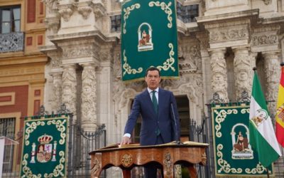 Juanma Moreno jura su cargo como presidente de la Junta, con nuestra secretaria general, Rocío Ruiz, como parlamentaria