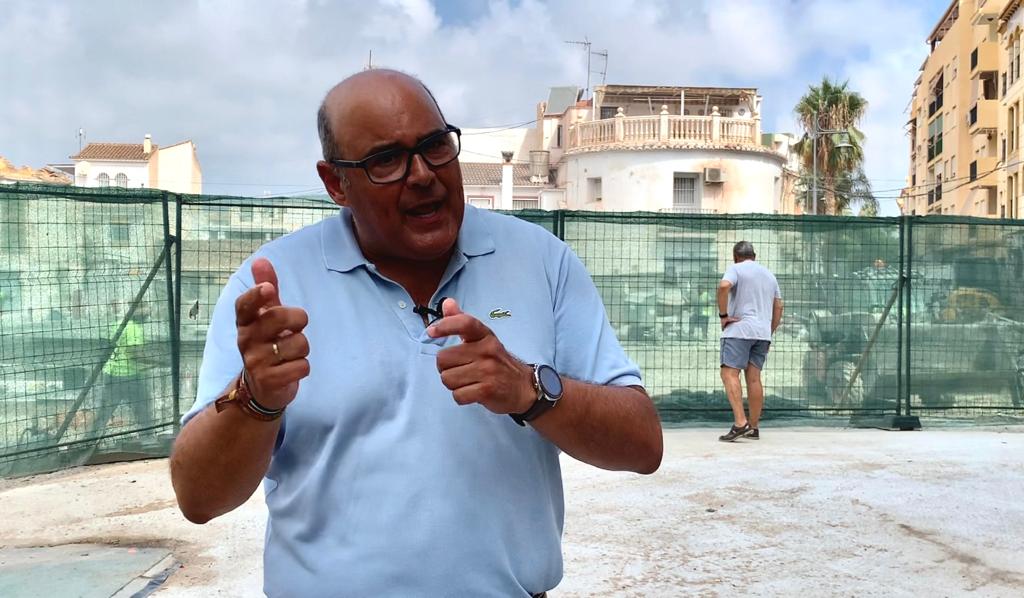 El nuevo retraso en las obras de la Plaza de la Axarquía de Torre del Mar se prolongará hasta el mes de agosto