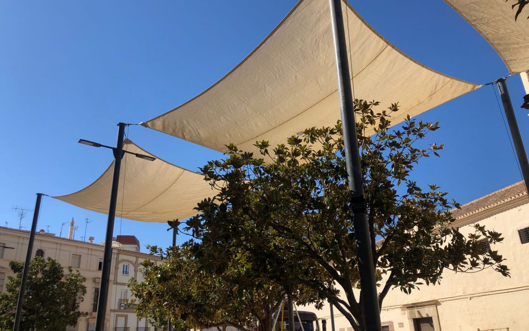 Las Carmelitas, el Ayuntamiento al fin instala los tan ansiados toldos