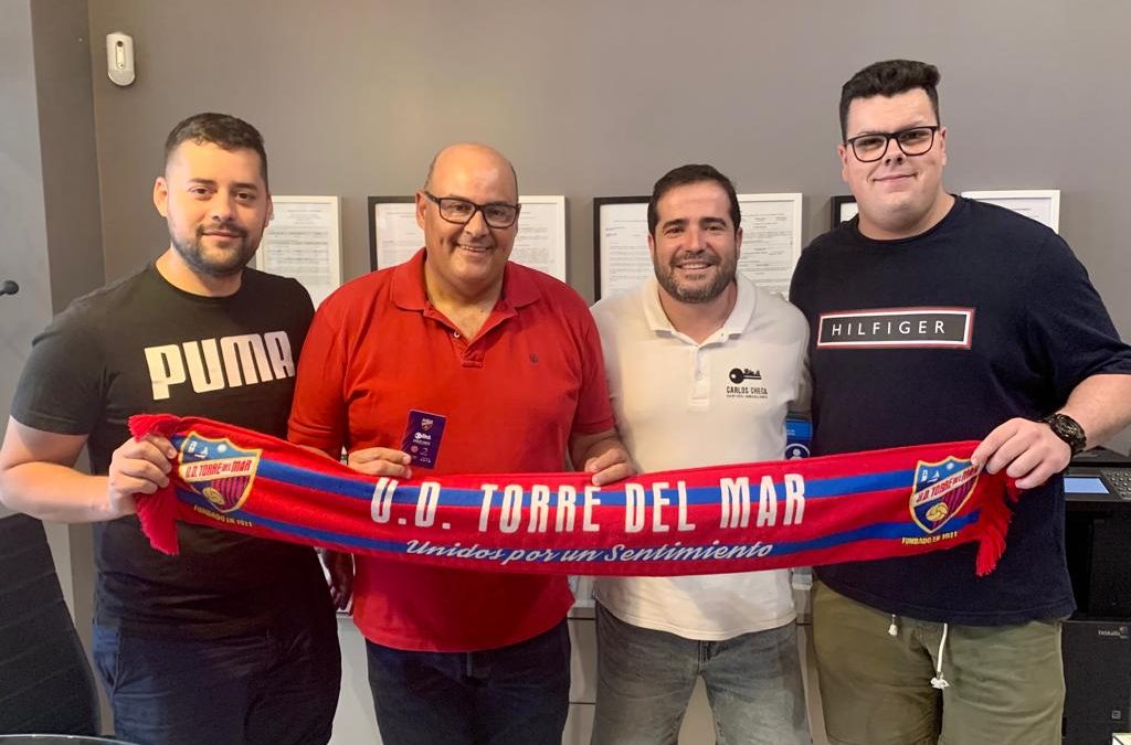 Jesús Lupiáñez ya tiene su carnet de abonado de la UD Torre del Mar