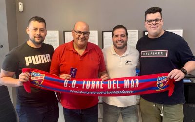 Jesús Lupiáñez ya tiene su carnet de abonado de la UD Torre del Mar