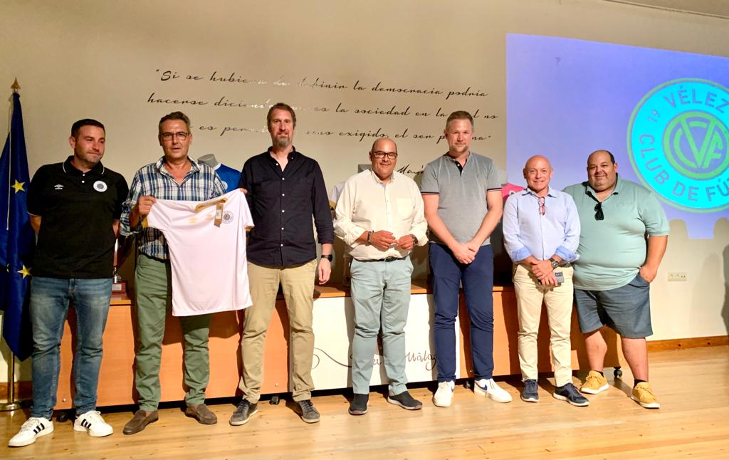 El Partido Popular, con el Vélez CF en su presentación de la temporada 2022/23