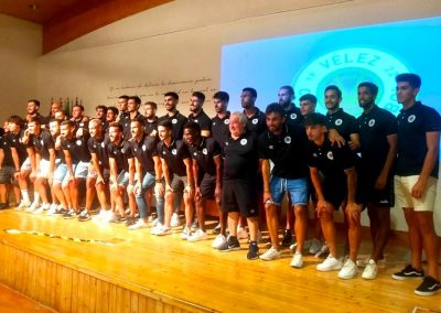 Velez posando
