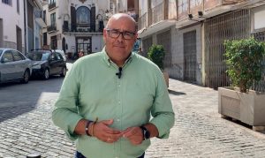 Jesús Lupiáñez, en calles Las Tiendas, en el Centro Histórico de Vélez Málaga.