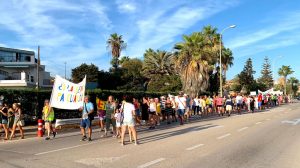 El Partido Popular, junto a los vecinos de Benajarafe y Chilches Senda 1 La quedada de los vecinos avanza desde Benajarafe a Chilches por la N-340.