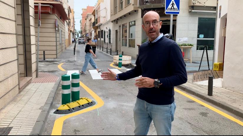 Rarezas en seguridad vial en dos céntricas calles de Torre del Mar