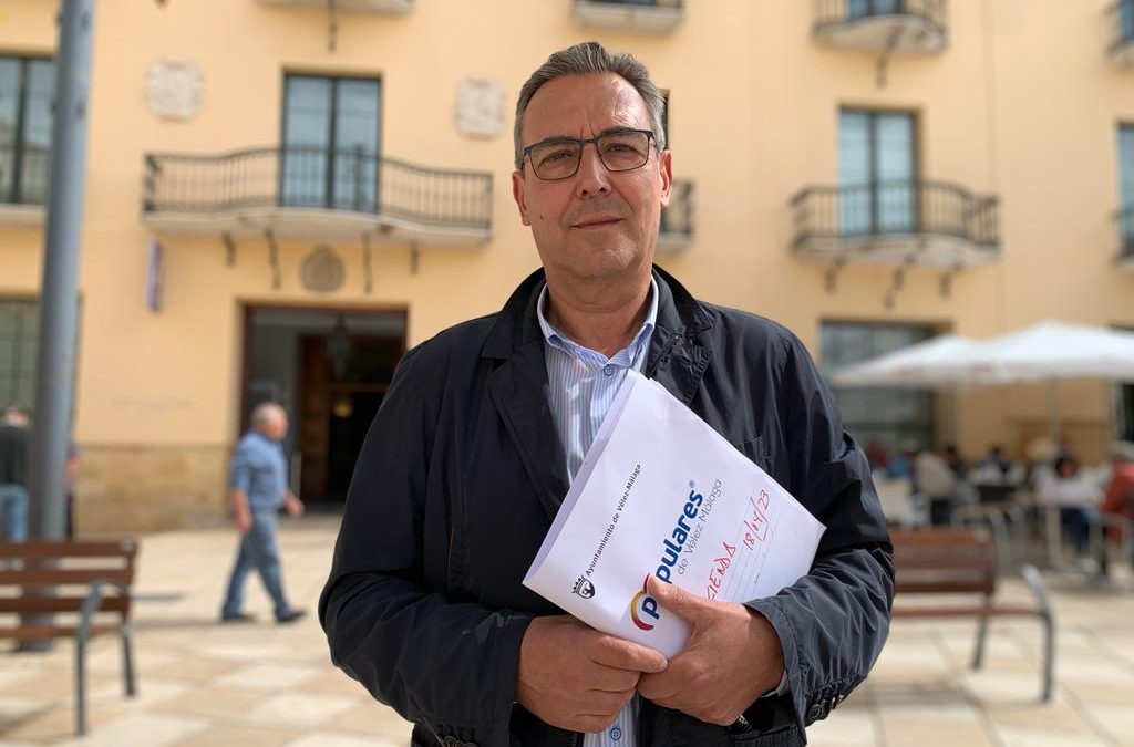El Partido Popular lamenta que los “presupuestos 2023 sean los del Vélez Málaga se muere”.