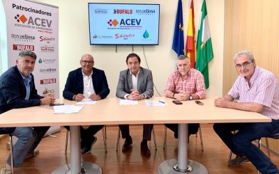 El Partido Popular y la Asociación de Empresarios de Vélez Málaga firman un convenio para impulsar el desarrollo empresarial y la economía