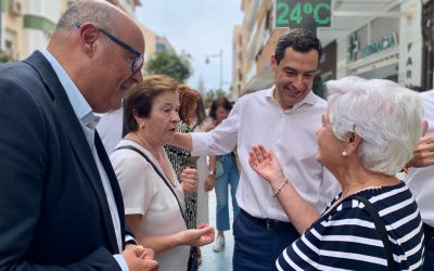 Juanma Moreno y Jesús Lupiáñez anuncian el “necesario cambio” para el Ayuntamiento de Vélez Málaga en un multitudinario paseo por Torre del Mar