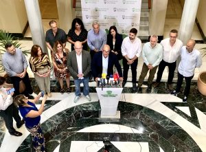 Jesús Lupiáñez reparte las delegaciones entre el nuevo equipo de gobierno del Ayuntamiento de Vélez-Málaga: “Ahora, a trabajar por nuestros vecinos” Presentacion 3 Lupiáñez reparte las delegaciones entre el nuevo equipo de gobierno del Ayuntamiento de Vélez-Málaga: “Ahora, a trabajar por nuestros vecinos”