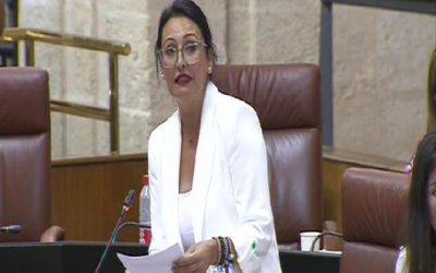 Rocío Ruiz pregunta en el pleno del Parlamento por los procedimientos de infracción en el dominio público marítimo-terrestre
